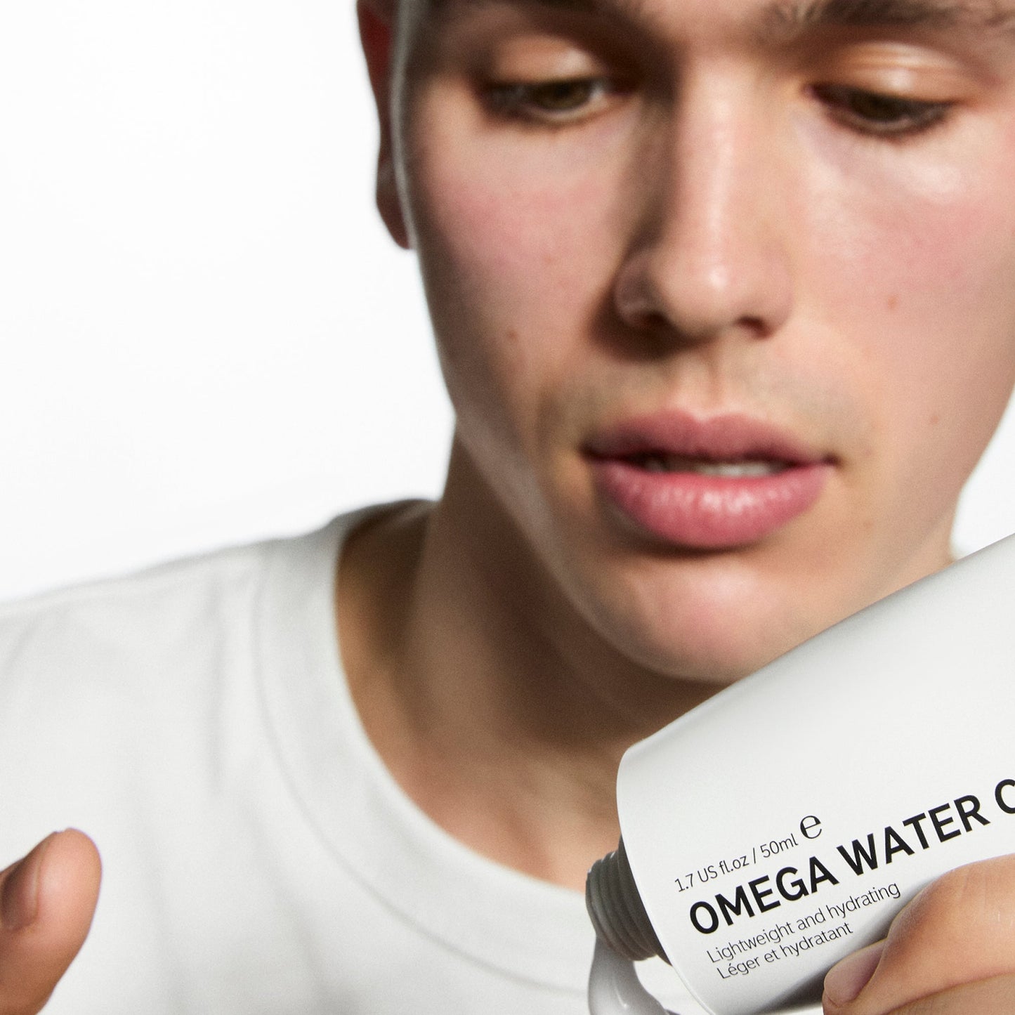 supersize-omega-water-cream-100ml-h2 Omega100_Model_2000x2000_62065fcd-8c1b-4831-aefc-6f05325600fd.jpg