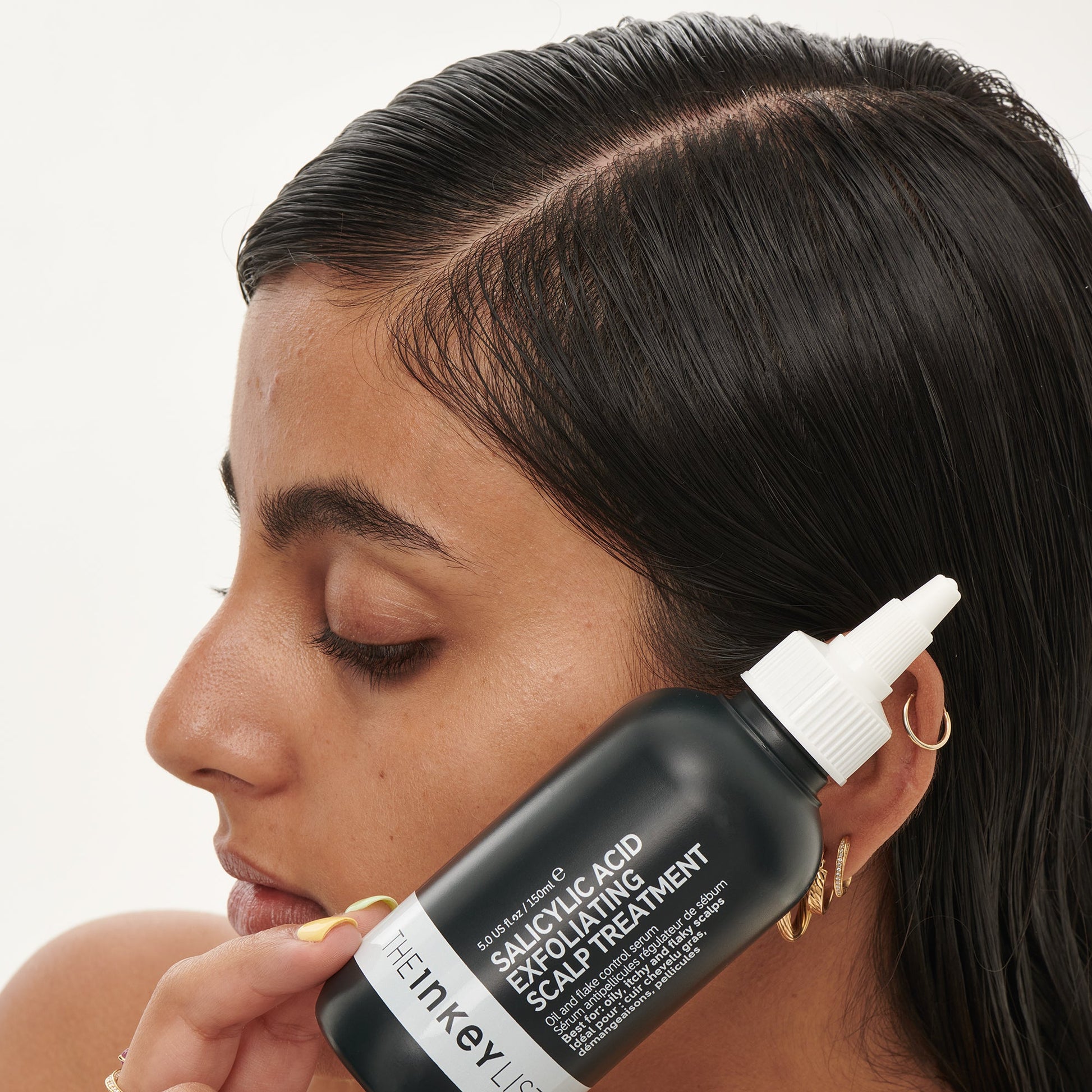 clean-and-healthy-scalp-duo-n2 SallyHAIR_ModelLifestyle_2e55b949-fa6c-43b1-8dc6-497be78c74bb.jpg